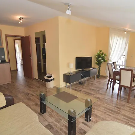 Lejlighedshotel Raya 3*