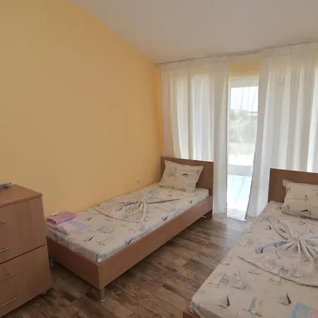 Lejlighedshotel Raya 3*