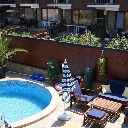 Lejlighedshotel Raya 3*