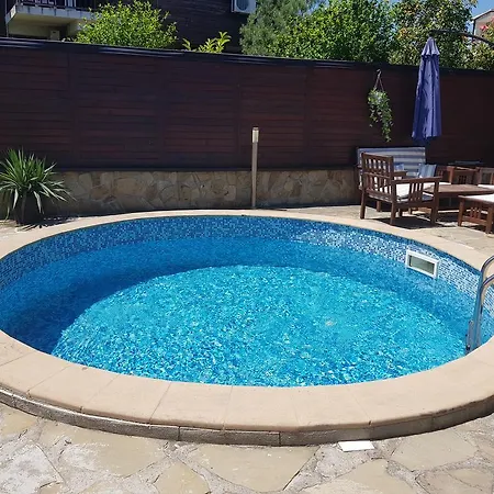 Ξενοδοχείο με διαμερίσματα Raya 3*