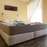 拉亚别墅酒店 3* 索佐波尔