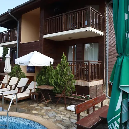 Aparthotel Raya