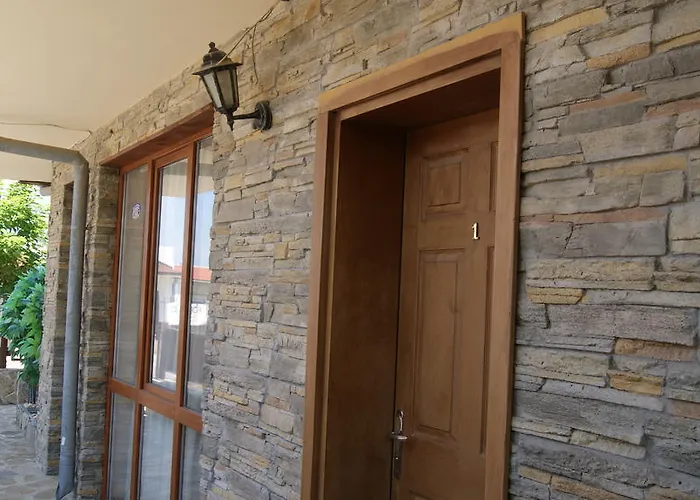 Ξενοδοχείο με διαμερίσματα Raya